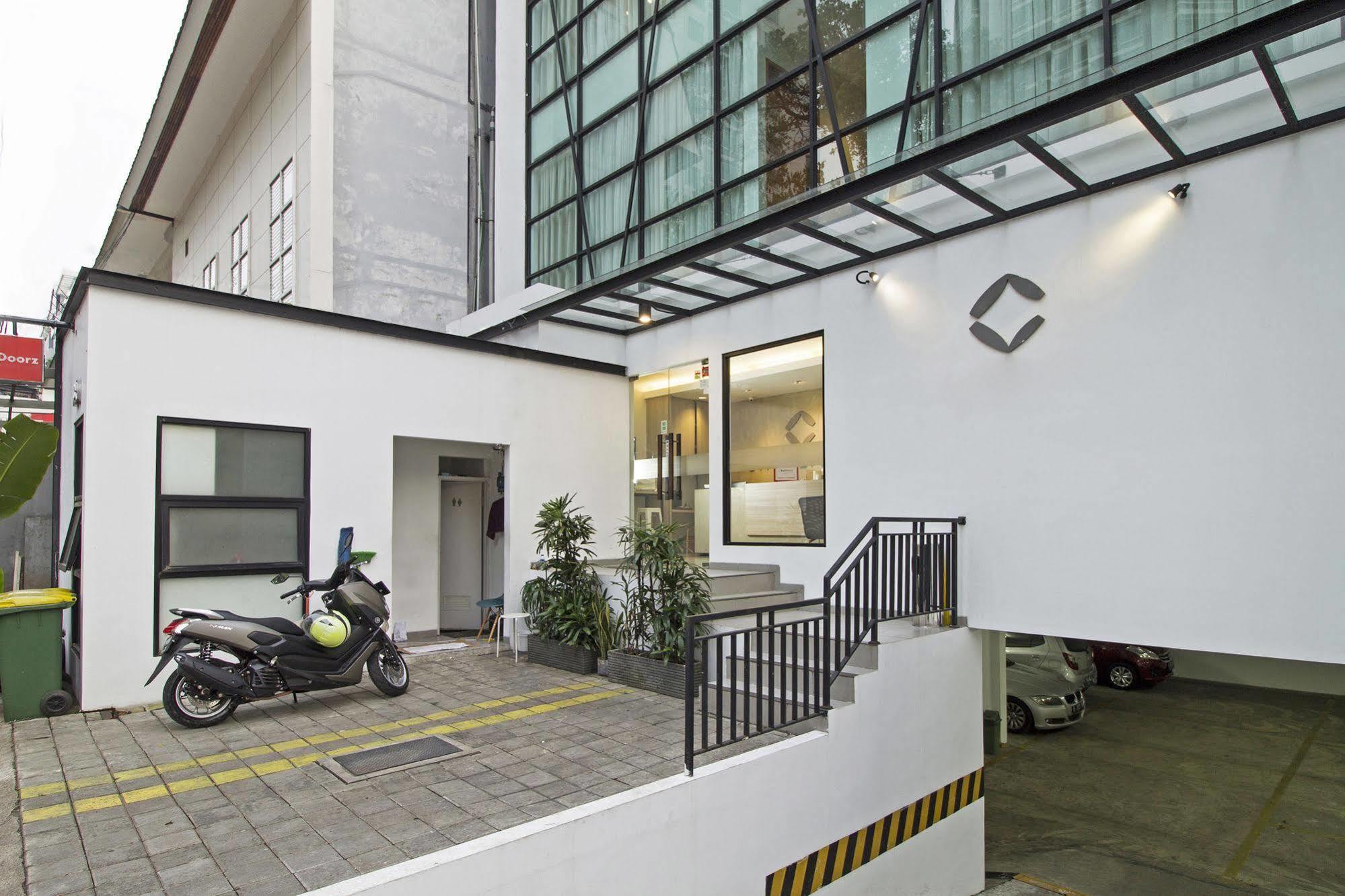 Reddoorz Plus @ Setiabudi Eight Jacarta Exterior foto