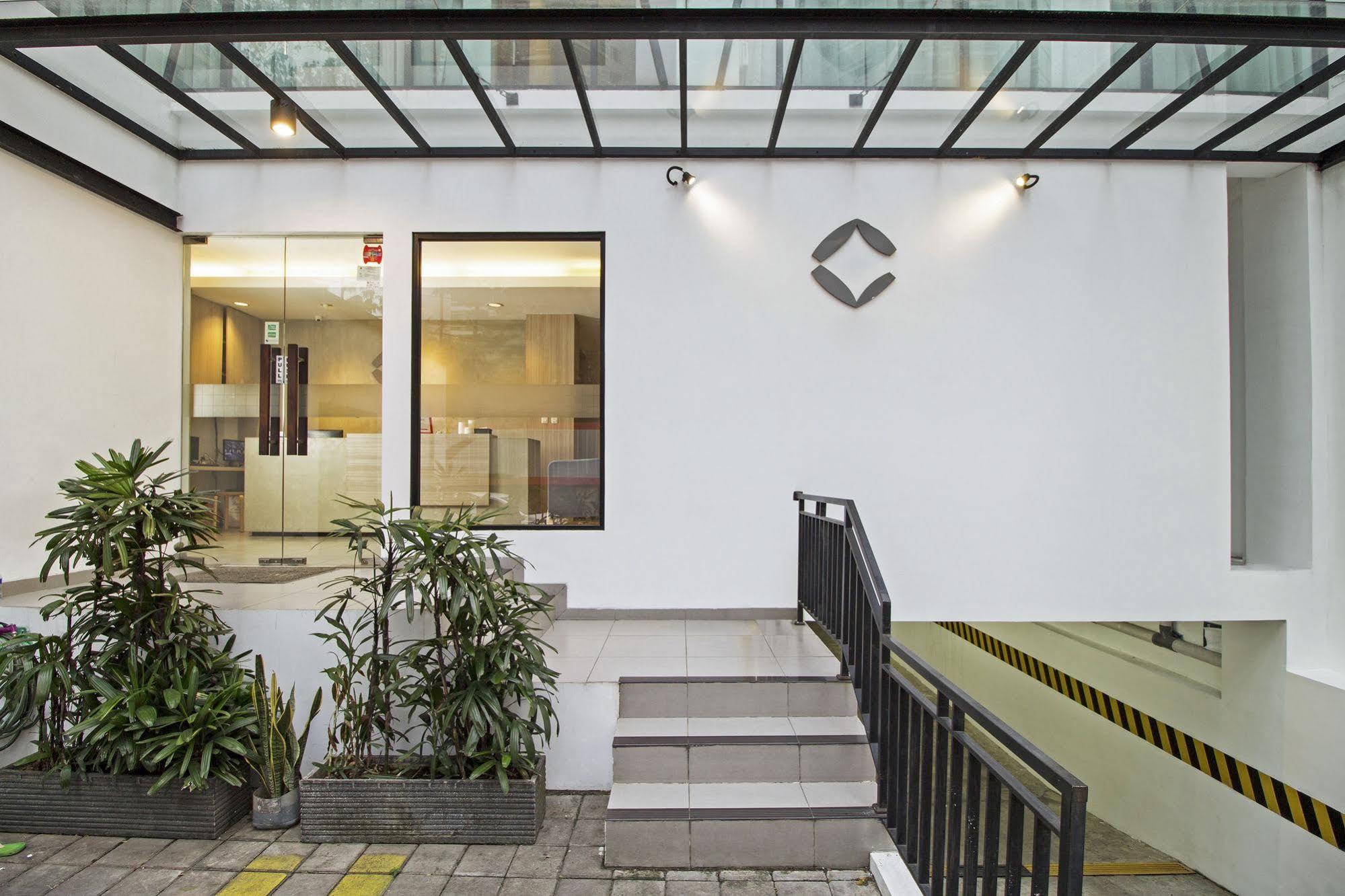 Reddoorz Plus @ Setiabudi Eight Jacarta Exterior foto