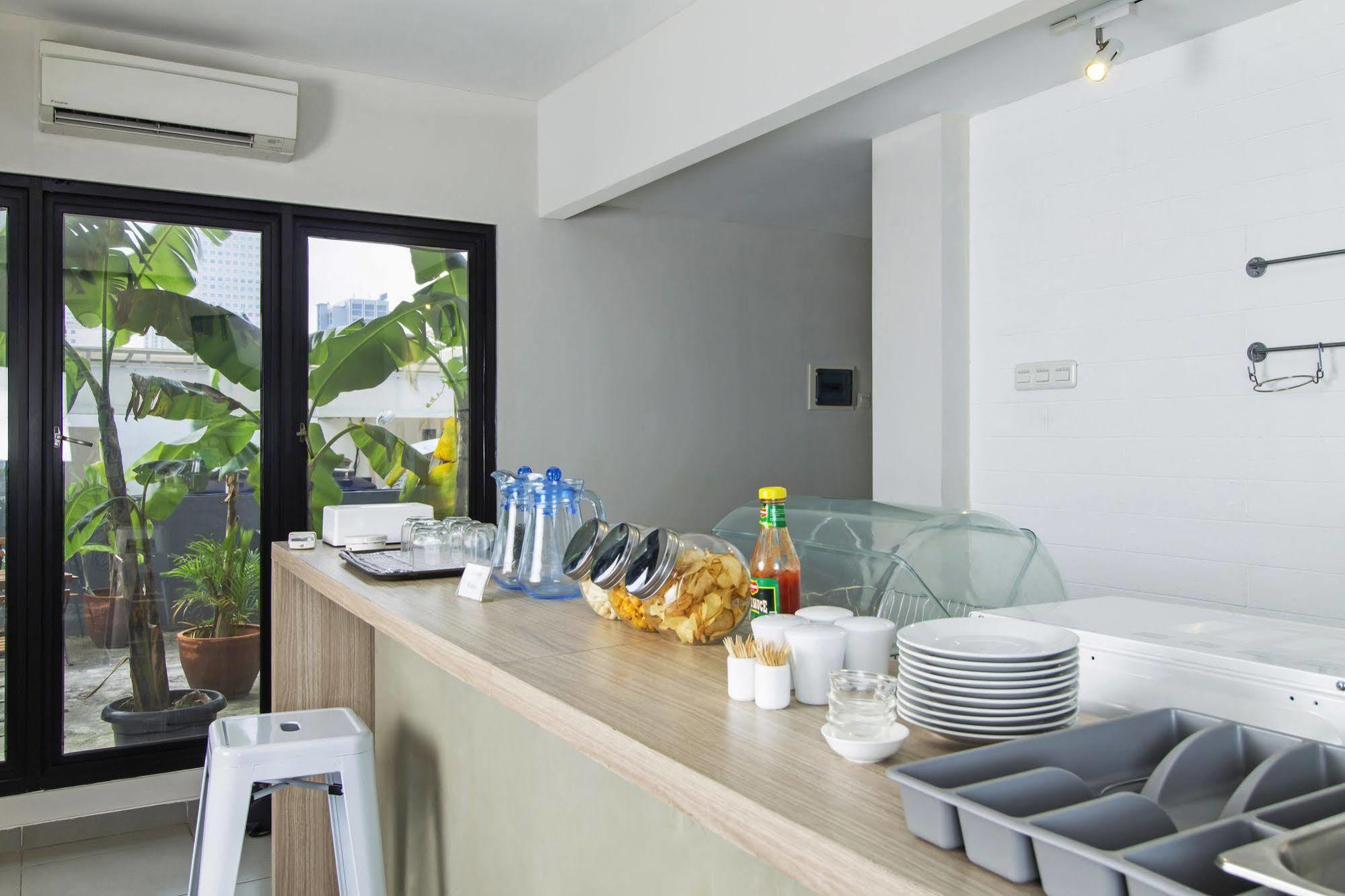 Reddoorz Plus @ Setiabudi Eight Jacarta Exterior foto