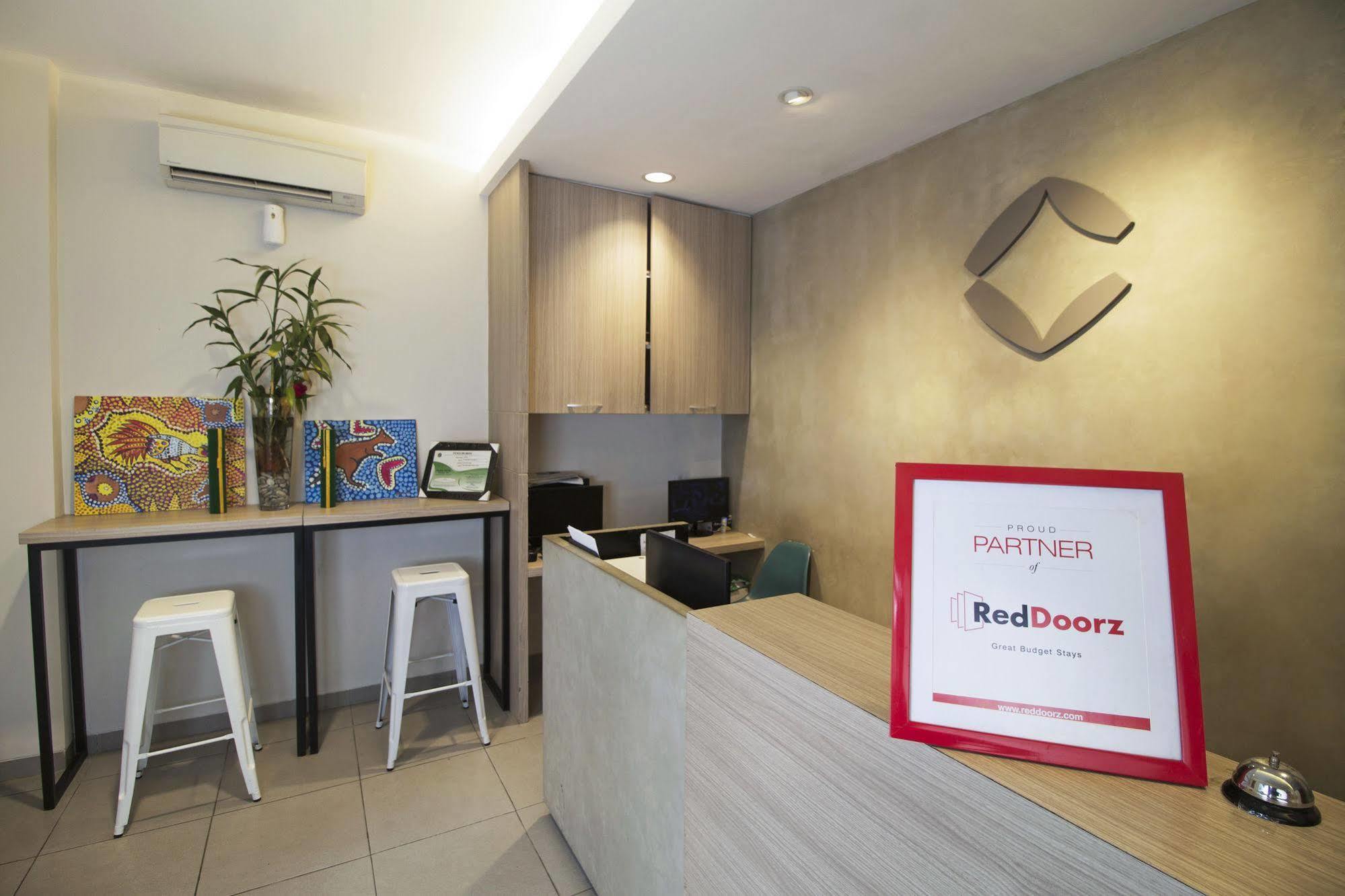 Reddoorz Plus @ Setiabudi Eight Jacarta Exterior foto