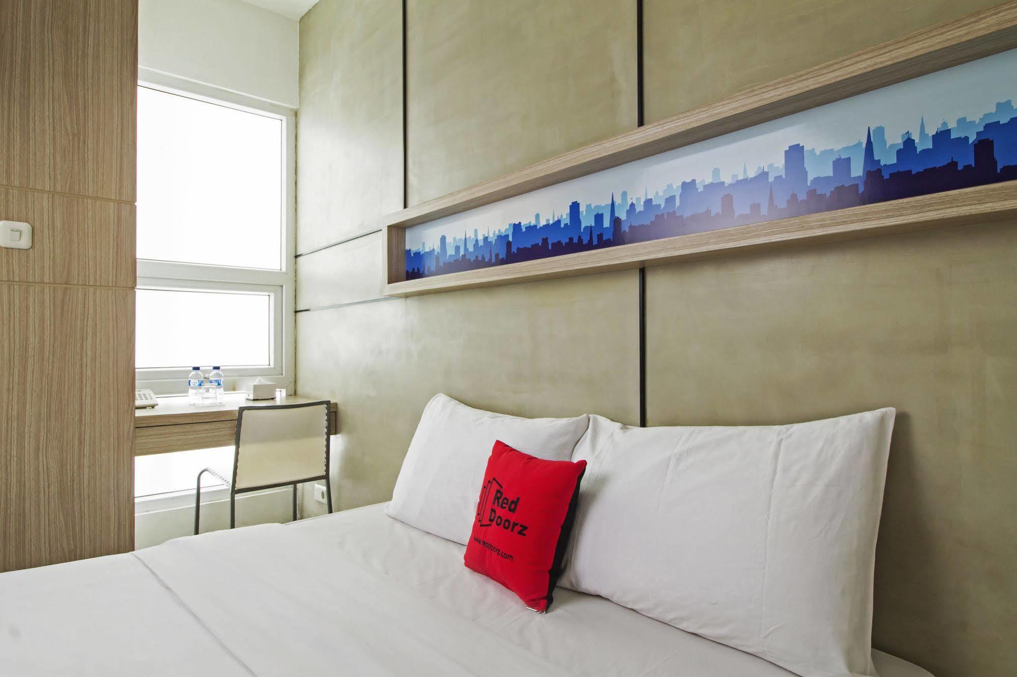 Reddoorz Plus @ Setiabudi Eight Jacarta Exterior foto