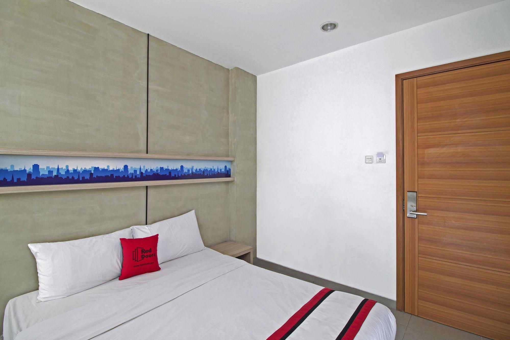 Reddoorz Plus @ Setiabudi Eight Jacarta Exterior foto