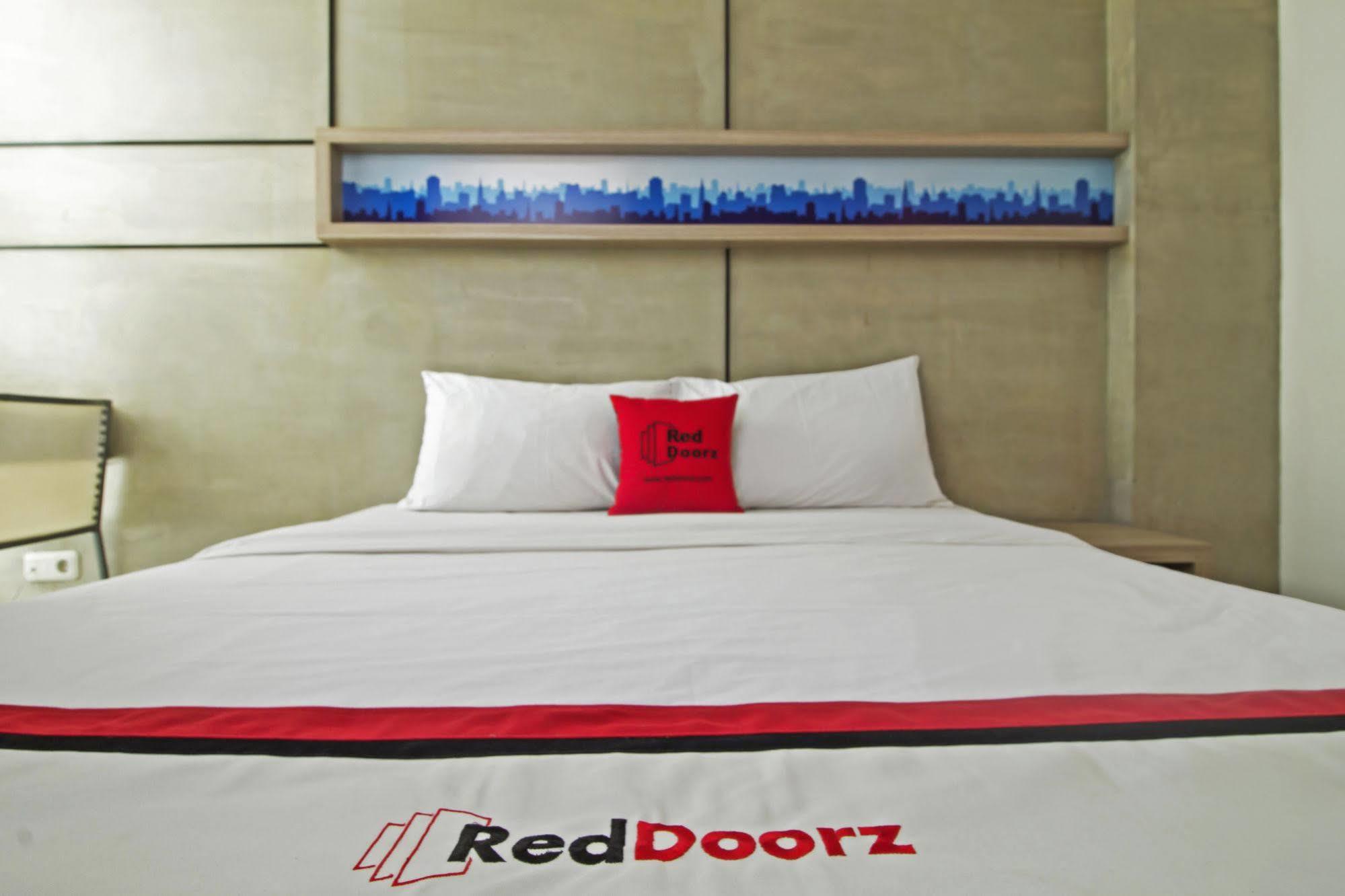 Reddoorz Plus @ Setiabudi Eight Jacarta Exterior foto