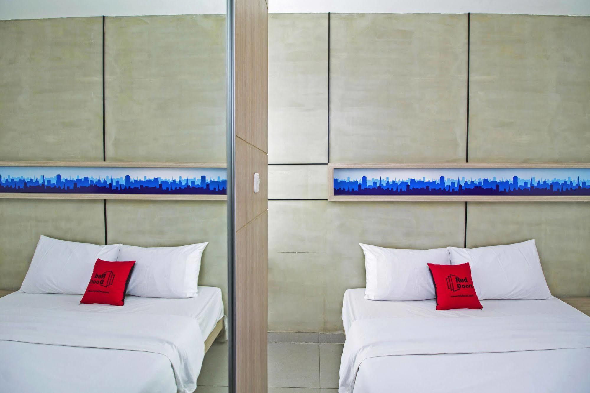 Reddoorz Plus @ Setiabudi Eight Jacarta Exterior foto
